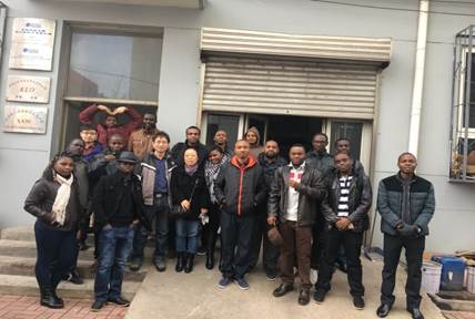 说明: C:\Users\User\Desktop\电子工程学院组织硕士留学生开展参观教学\1.JPG